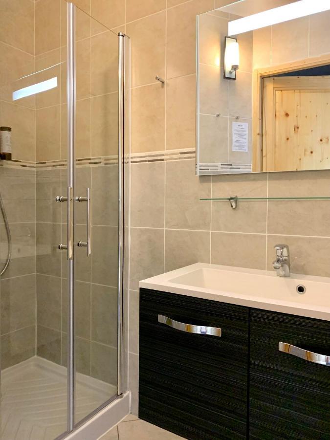 Hotel Lac Bleu 1650 Saint-Francois-Longchamp Ngoại thất bức ảnh