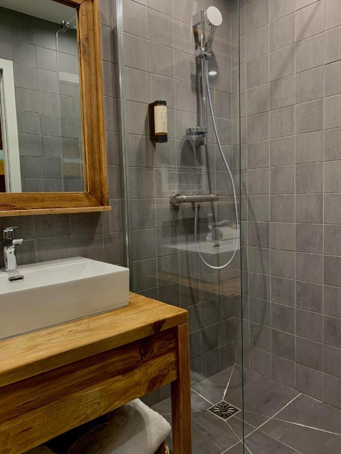 Hotel Lac Bleu 1650 Saint-Francois-Longchamp Ngoại thất bức ảnh
