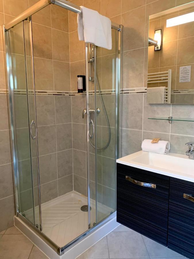 Hotel Lac Bleu 1650 Saint-Francois-Longchamp Ngoại thất bức ảnh