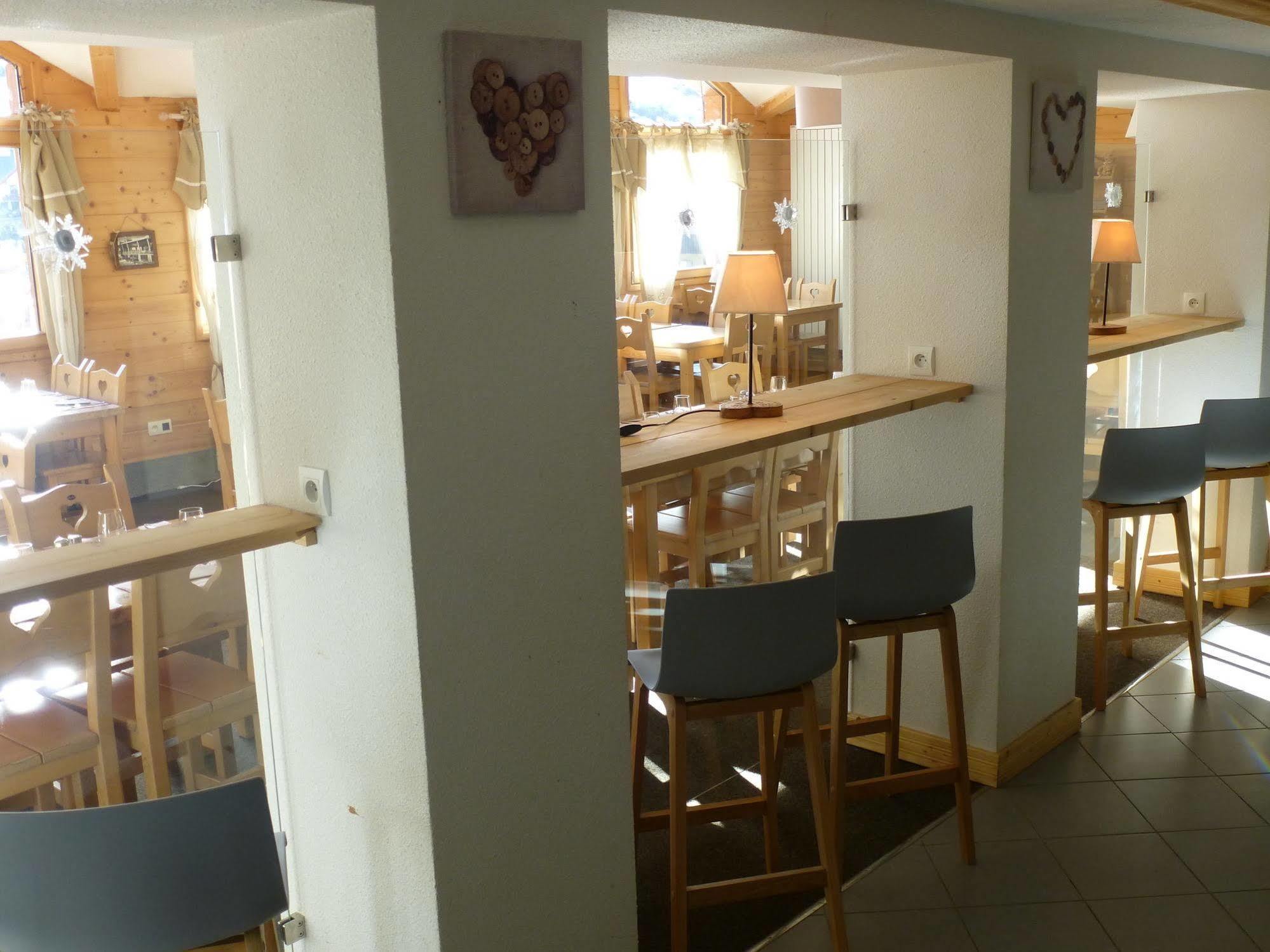 Hotel Lac Bleu 1650 Saint-Francois-Longchamp Ngoại thất bức ảnh
