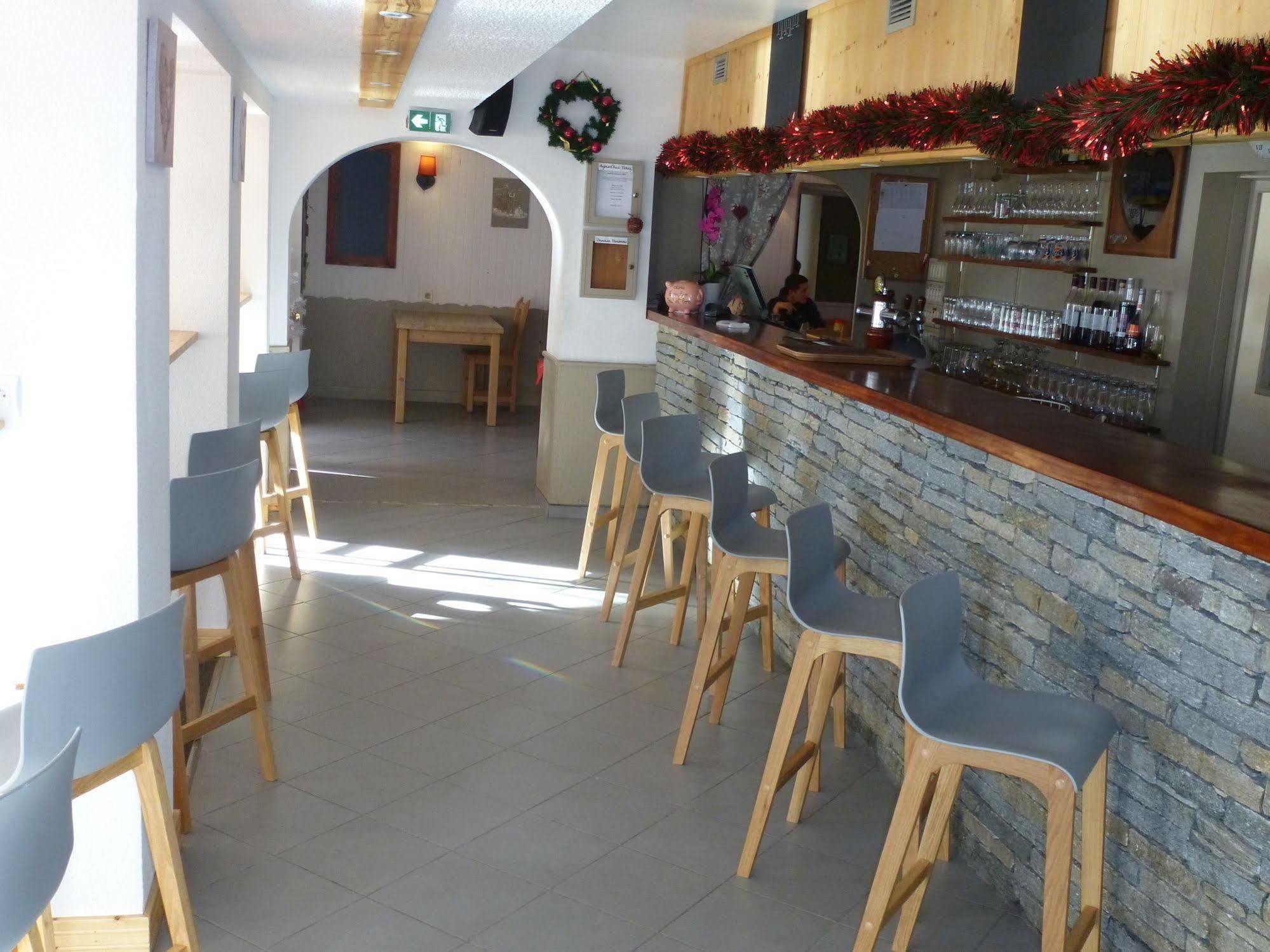 Hotel Lac Bleu 1650 Saint-Francois-Longchamp Ngoại thất bức ảnh