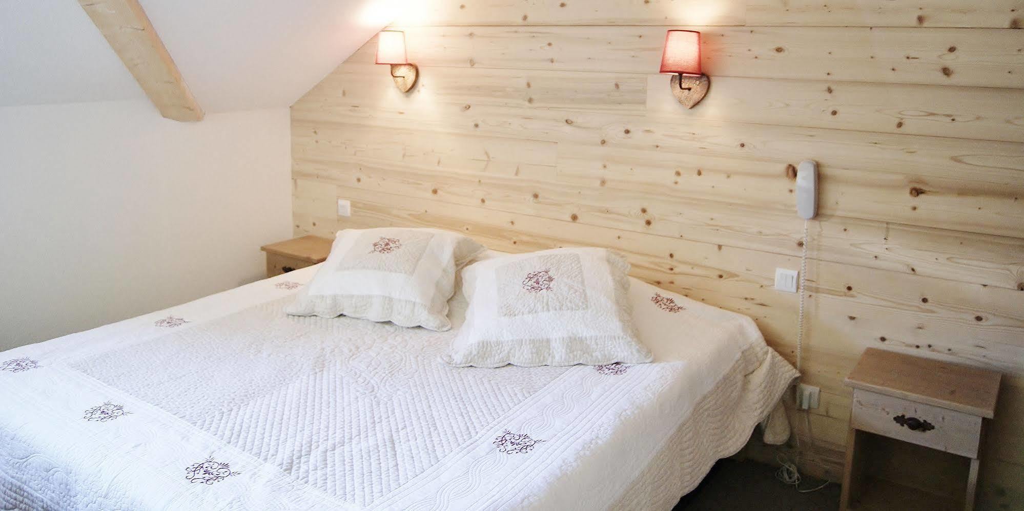 Hotel Lac Bleu 1650 Saint-Francois-Longchamp Ngoại thất bức ảnh